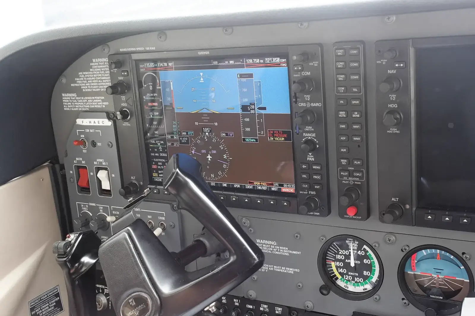 Cessna 172 Skyhawk cockpit with Garmin G1000 primary flight display